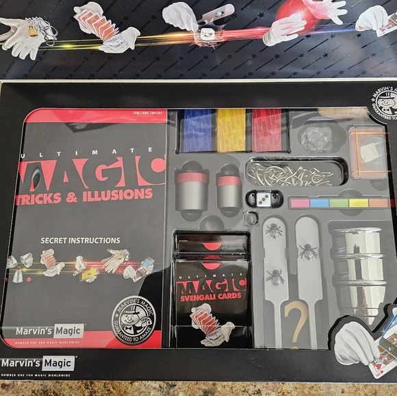 NEW Marvin's Magic Ultimate 400 Tricks & Illusions Set. - Picture 2 of 8